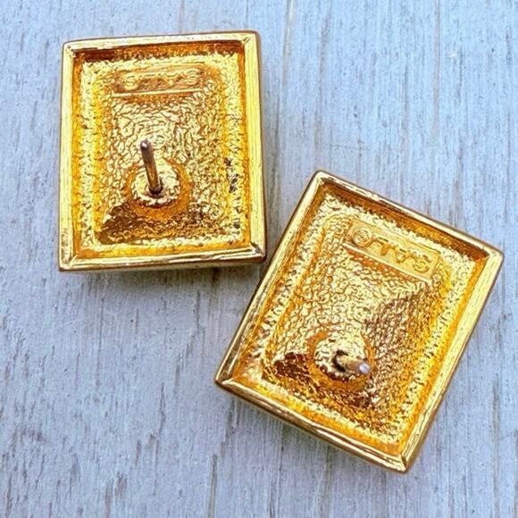 Swarovski Crystal Rectangle Fuchsia Signed S.A.L. Vintage Pierced Earrings - Picture 3 of 10